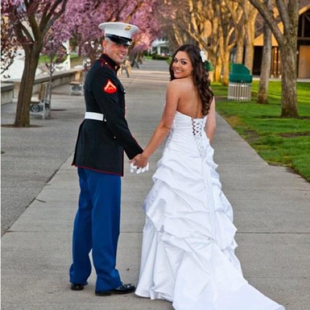 Wedding Dress - Picture 2 of 3